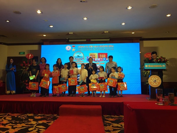 Trao giải thưởng đợt 4 Chương trình “Sanest Khánh Hòa - Niềm tự hào thương hiệu Việt Nam” - Hình 2