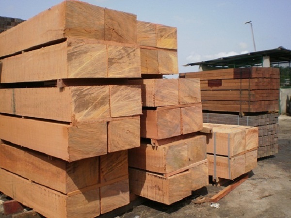 Bộ Công Thương: Tạm ngừng nhập, tái xuất gỗ từ Lào và Campuchia - Hình 1