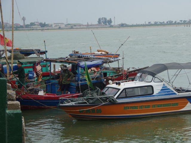 Nghệ An: Phát hiện, bắt giữ 4 phương tiện đánh bắt hải sản trái phép - Hình 1