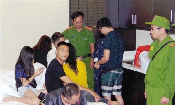 Hà Nam: Bắt 7 đối tượng “nam thanh, nữ tú” tổ chức sử dụng ma túy tại nhà nghỉ - Hình 1