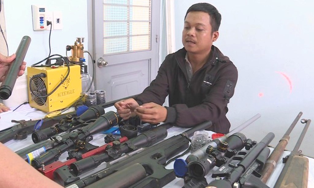 Đắk Lắk: Bắt đối tượng chế tạo hàng loạt súng quân dụng - Hình 2