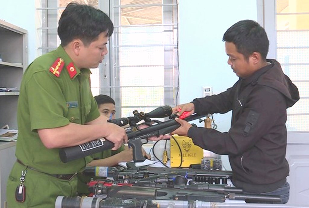 Đắk Lắk: Bắt đối tượng chế tạo hàng loạt súng quân dụng