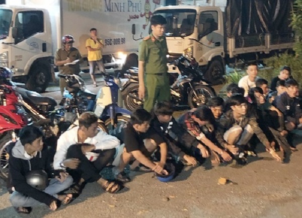 Cà Mau: Tạm giữ nhóm thanh niên tổ chức cổ vũ, đua xe trái phép