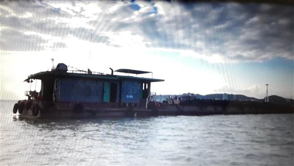 Quảng Ninh: Tạm giữ tàu vận chuyển trái phép khoảng 500 tấn than