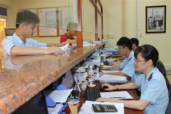 Quảng Ninh: Hải quan thu hồi gần 2,6 tỷ đồng nợ thuế, hoàn thành chỉ tiêu thu được giao - Hình 1