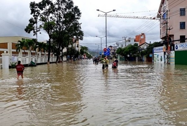 90.000 học sinh Nha Trang phải nghỉ học do mưa lũ - Hình 1