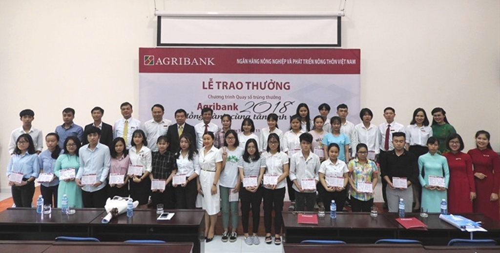 Đà Nẵng: 28 tân sinh viên sư phạm được Agribank trao tặng học bổng - Hình 1