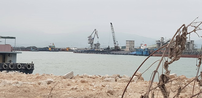 Quảng Ninh: Đại công trường sang tải than “đại náo” Vịnh Hạ Long