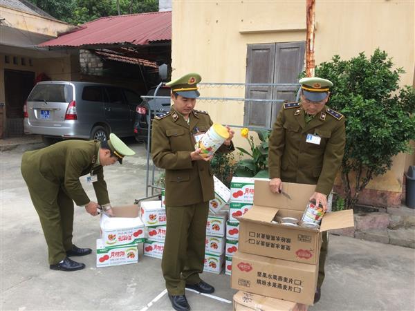 Lạng Sơn: Thu giữ 150 kg hồng sấy khô nhập lậu