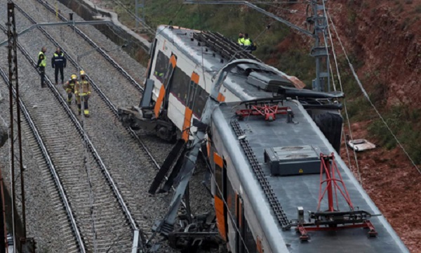 Tây Ban Nha: Tàu hỏa trật bánh, gần 50 người bị thương - Hình 1