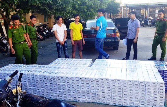 Bình Định: Bắt xế hộp vận chuyển 1.250 cây thuốc lá lậu