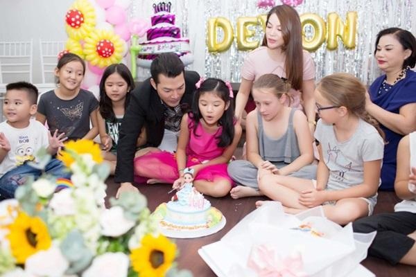 Nữ diễn viên Trương Ngọc Ánh bất ngờ tái hợp chồng cũ trong tiệc sinh nhật con gái - Hình 2