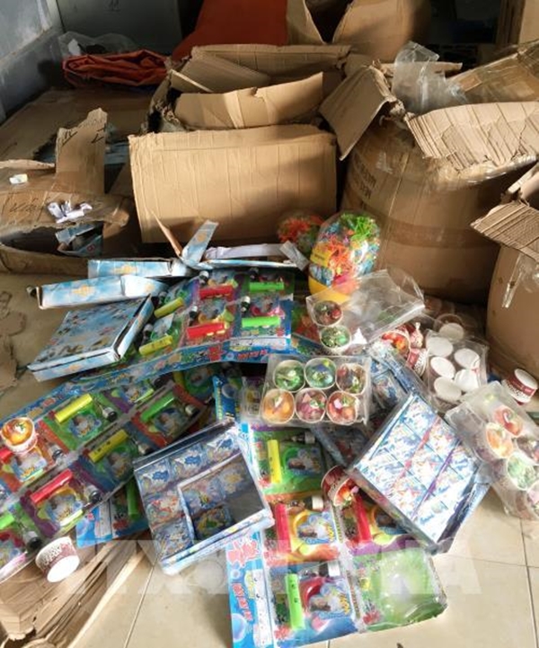 Bắt giữ vụ vận chuyển lô đồ chơi trẻ em được nhập lậu vào Việt Nam - Hình 1