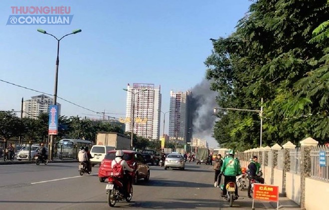 Hà Nội: Cháy lớn tại chung cư Imperial Plaza 360 Giải Phóng - Hình 1