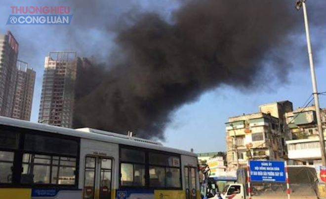 Hà Nội: Cháy lớn tại chung cư Imperial Plaza 360 Giải Phóng - Hình 3