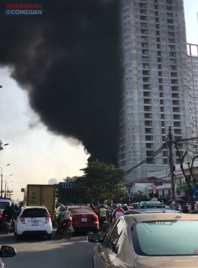 Hà Nội: Cháy lớn tại chung cư Imperial Plaza 360 Giải Phóng - Hình 4