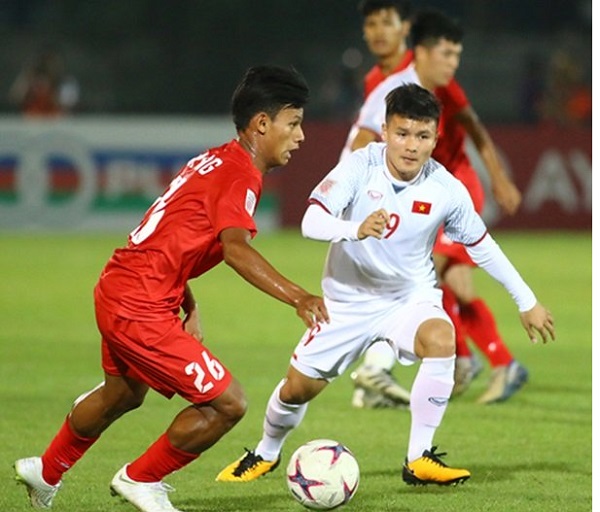 Cựu HLV Bundesliga đích thân “xem giò” Quang Hải