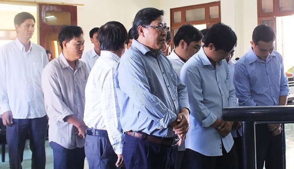 Phú Yên: Tiếp tục truy tố cựu chủ tịch huyện cùng 15 đồng phạm - Hình 1