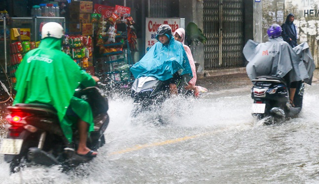 Bão số 9 gây mưa to ở Nam Trung Bộ và Nam Bộ - Hình 1
