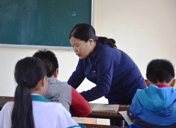 Quảng Bình: Khởi tố vụ cô giáo cho cả lớp tát học sinh 231 cái - Hình 1