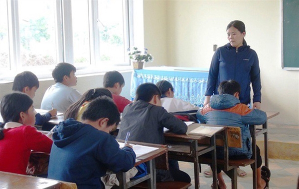 Cô giáo ‘ép’ cả lớp tát học sinh 231 cái bất ngờ... nhập viện