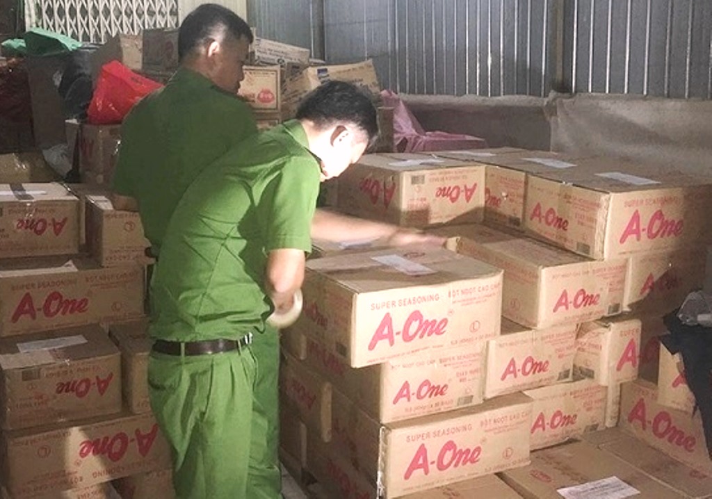 Đắk Lắk: Hơn 10 tấn bột ngọt, hạt nêm giả sắp tuồn ra thị trường trong dịp Tết bị bắt - Hình 2