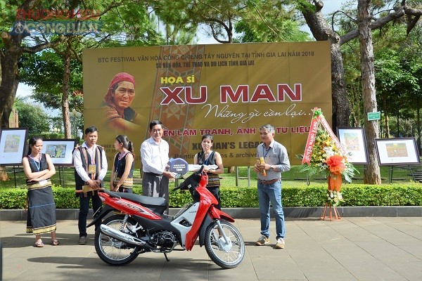 Festival Văn hóa Cồng chiêng Tây Nguyên tại Gia Lai năm 2018: Trưng bày 150 tranh, ảnh tư liệu về họa sĩ Xu Man - Hình 1