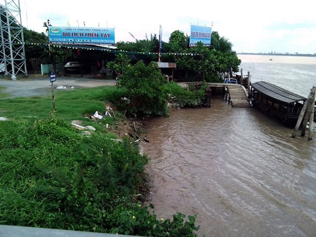 Vi phạm hành lang an toàn, CT Du lịch Miền Tây bị buộc khẩn trương di dời bến tàu du lịch