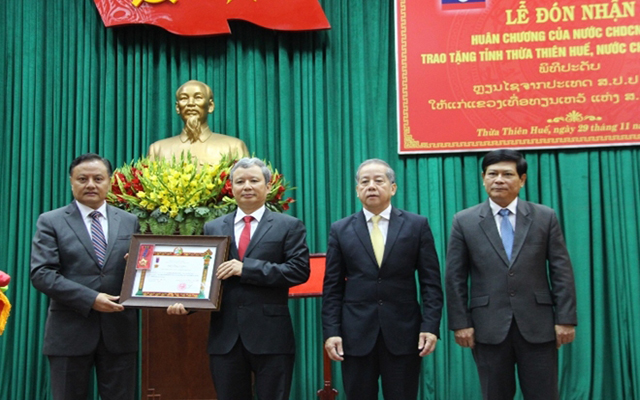 Thừa Thiên Huế đón nhận Huân chương Lao động hạng Nhất do Chủ tịch nước CHDCND Lào trao tặng - Hình 1