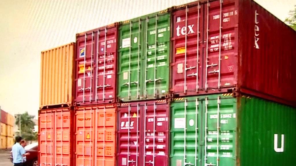 Bình Định: Xử lý 7 container nhựa phế liệu không có người nhận - Hình 1