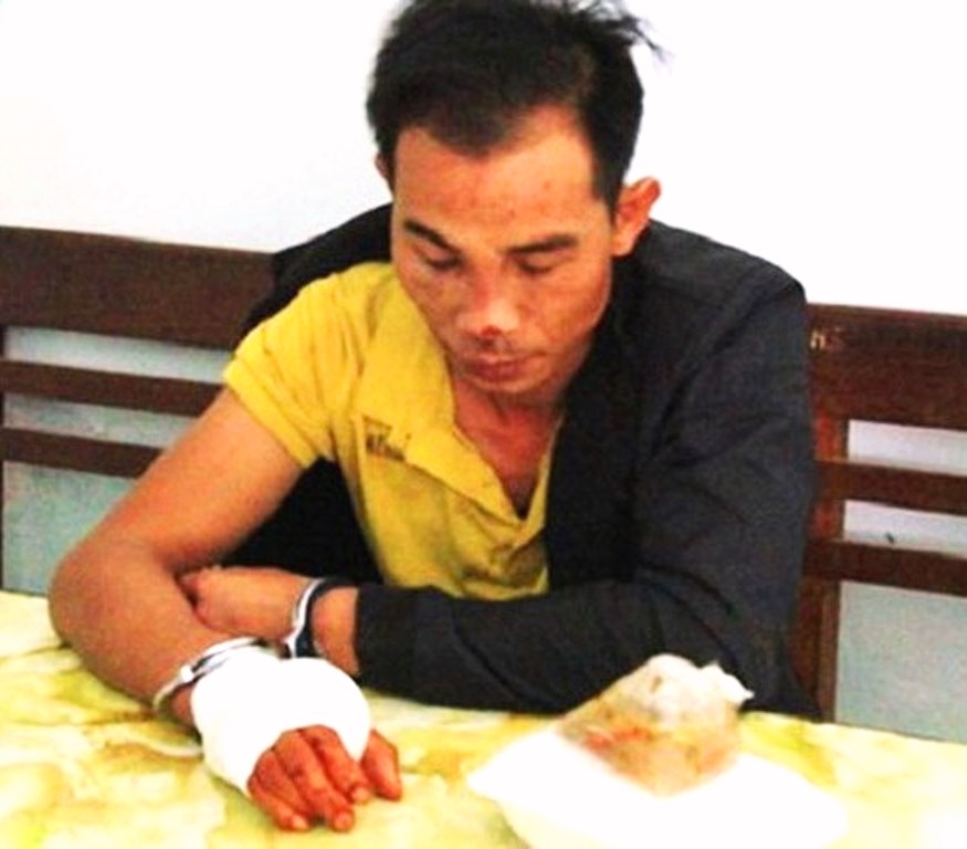 Kon Tum: Đâm 2 cảnh sát trọng thương sau khi bắt cóc trẻ để tống tiền - Hình 1