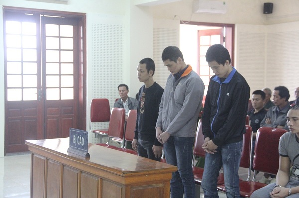Nghệ An: phạt 37 năm tù cho 3 nam thanh niên trong đường dây lừa đảo tiền tỷ - Hình 1
