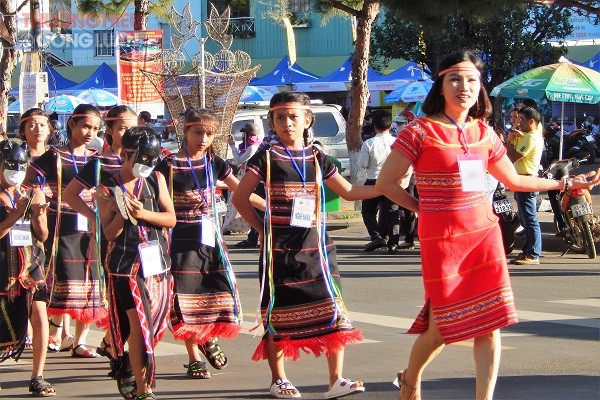 Lễ hội đường phố rực rỡ sắc màu văn hóa tại “Festival văn hóa cồng chiêng Tây Nguyên 2018” - Hình 4