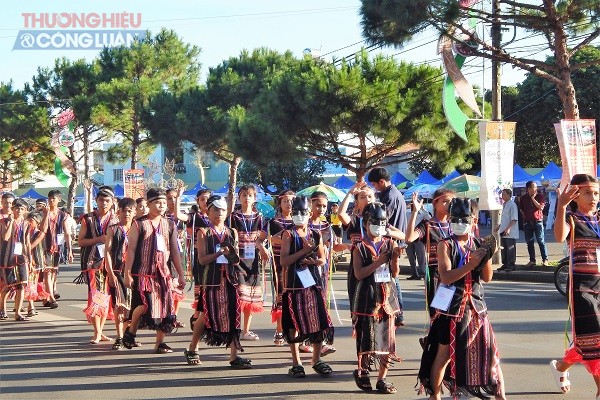 Lễ hội đường phố rực rỡ sắc màu văn hóa tại “Festival văn hóa cồng chiêng Tây Nguyên 2018” - Hình 5