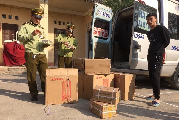 Lạng Sơn: Thu giữ hơn 8.000 lọ kẹo Trung Quốc nhập lậu - Hình 1
