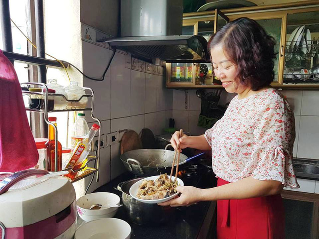 Hạnh phúc nhỏ của cô giáo hơn 4 năm nấu ăn miễn phí cho học trò nghèo - Hình 1