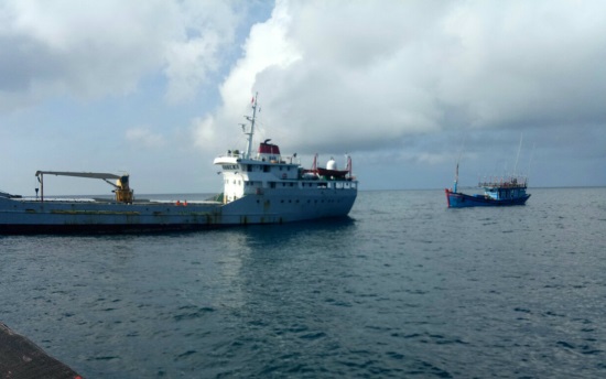 Quảng Ngãi: Đồn Biên phòng Lý Sơn giải cứu ngư dân bị nạn trên biển - Hình 1