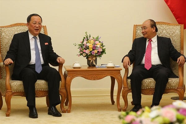Thủ tướng Nguyễn Xuân Phúc tiếp Bộ trưởng Ngoại giao Triều Tiên - Hình 1