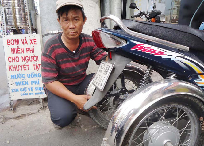 Người đàn ông hơn 30 năm sửa xe miễn phí cho người nghèo ở Sài Gòn - Hình 1