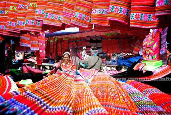 Rộn ràng 'Sắc hoa' tại Làng Văn hóa - Du lịch các dân tộc Việt Nam