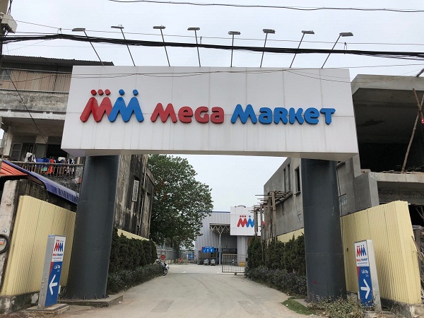 MeGa Market Hoàng Mai xây dựng cột quảng cáo không phép?