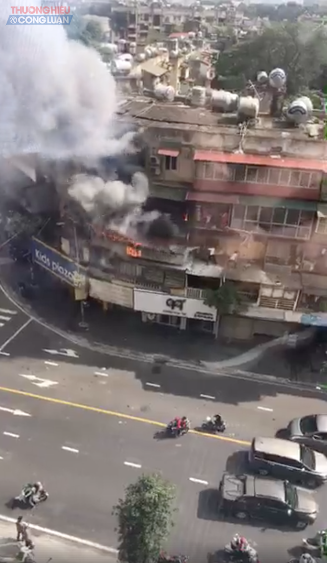 Hà Nội: Cháy lớn tại tập thể cũ trên phố Tôn Thất Tùng - Hình 7