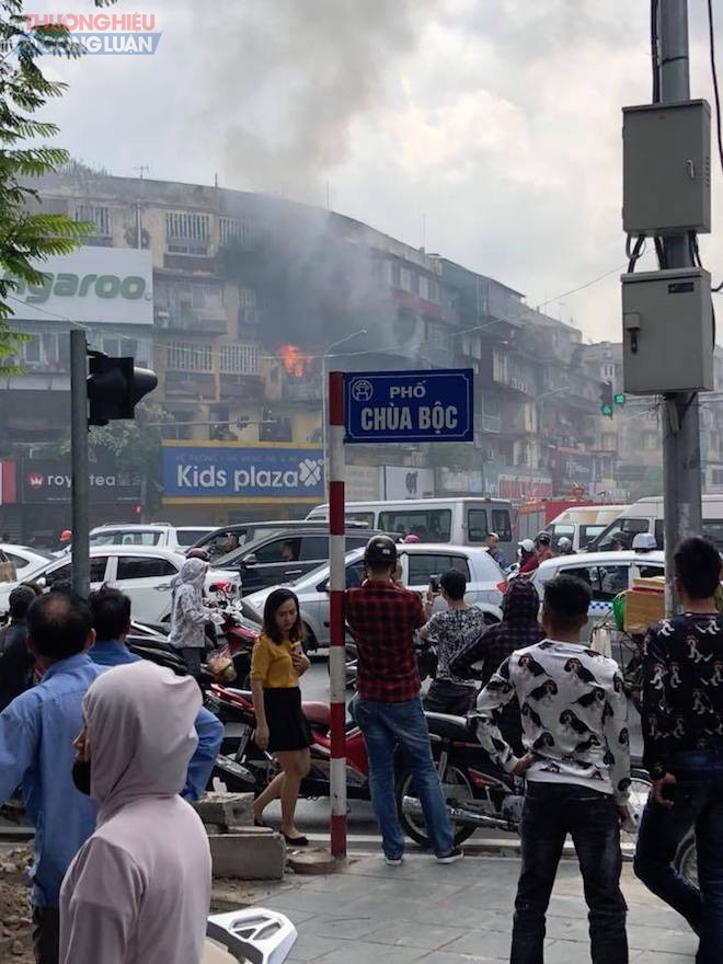 Hà Nội: Cháy lớn tại tập thể cũ trên phố Tôn Thất Tùng - Hình 9