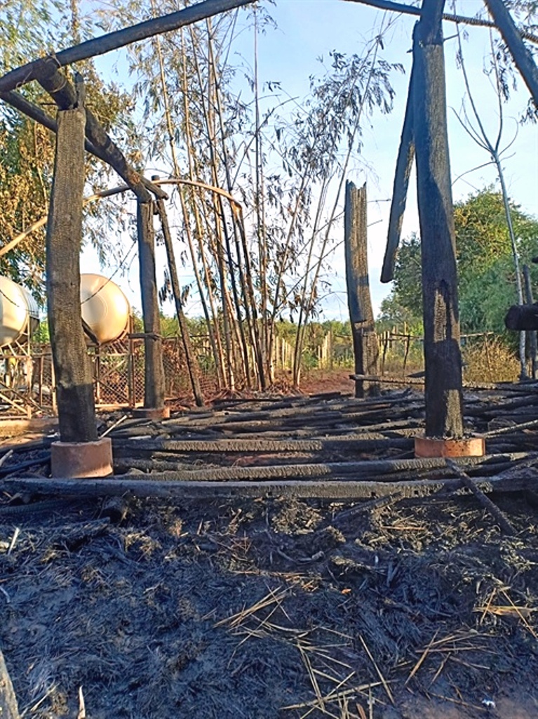 Kon Tum: Người Xê Đăng bất lực nhìn nhà rông cháy