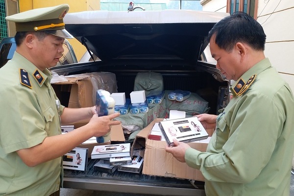 Lạng Sơn: Tịch thu lô mỹ phẩm nghi giả nhãn hiệu trị giá 54 triệu đồng - Hình 1