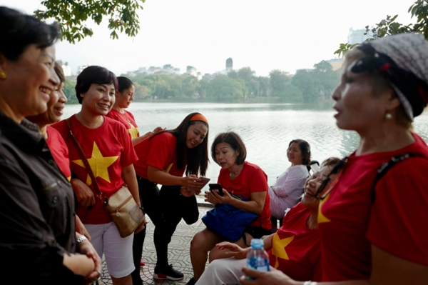Việt Nam & Philippines: Người hâm mộ háo hức chuẩn bị ‘đồ nghề’ cổ vũ cho ĐT - Hình 6