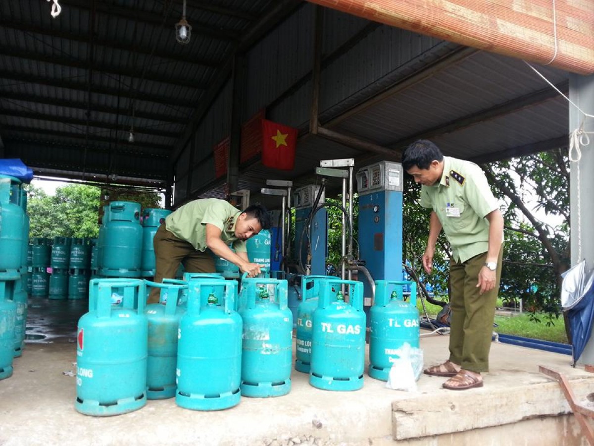 Thái Bình: Thu giữ 242 bình LPG không có màng co niêm phong của nhà sản xuất