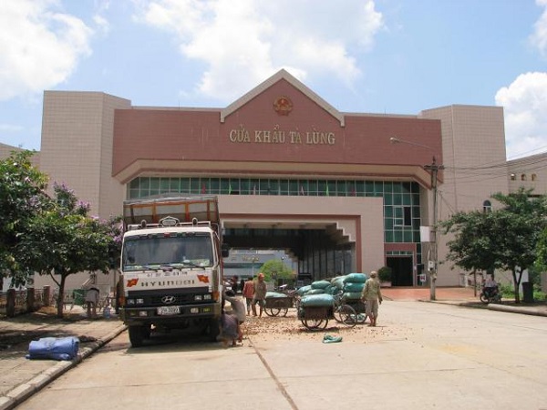 Tổng cục Hải quan tăng cường chống buôn lậu pháo, rượu, bia, mỹ phẩm dịp Tết Kỷ Hợi