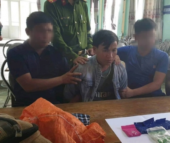 Hà Tĩnh: Bắt đối tượng người Lào mua bán hơn 1.000 viên ma tuý tổng hợp