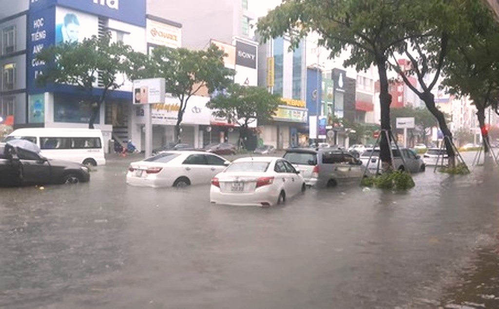 Qua 1 đêm TP. Đà Nẵng trở thành biển nước